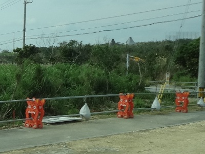 沖縄のバリケード柵