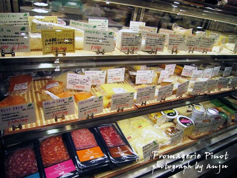 チーズ専門店『Fromagerie Pinot（フロマジュリーピノ）』さんすて岡山店