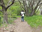 北本自然観察公園を散歩する妻