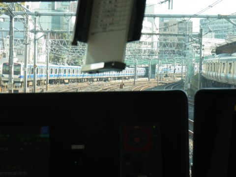 あと少しで上野駅に到着です。立ち疲れた小6むすめが「もう限界、もう限界」とうるさいこと・・・。