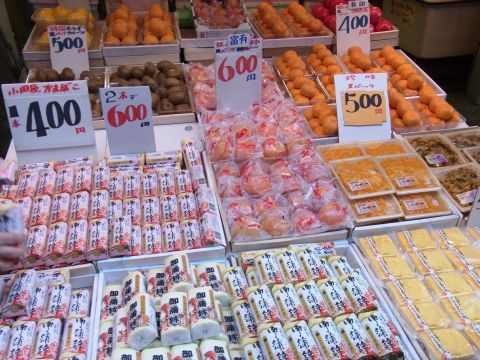小田原かまぼこ400円が2本で600円。