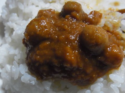 無印良品レトルトカレー「チャナマサラ」には、ひよこ豆が入ってます。