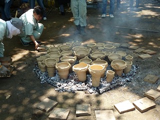 縄文式土器　体験教室　野焼き
