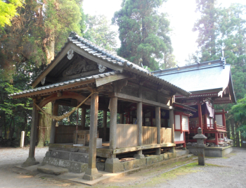 丸山神社・拝殿と本殿