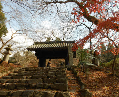 垂裕神社の門・黒門は秋月城の大手門を移築したもの