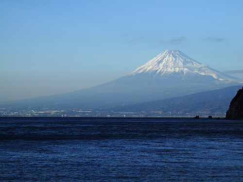 寒そうな富士山！