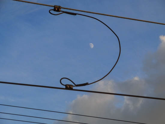 架線と月のアンサンブルに依るスマイル