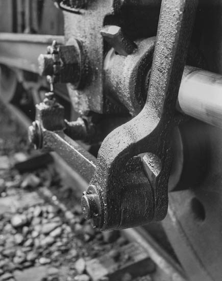 こんなに近くで撮れた蒸気機関車の動輪のクランク@昭和40年代初頭