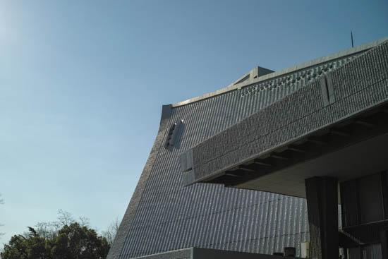千葉県文化会館の楽屋口の屋根