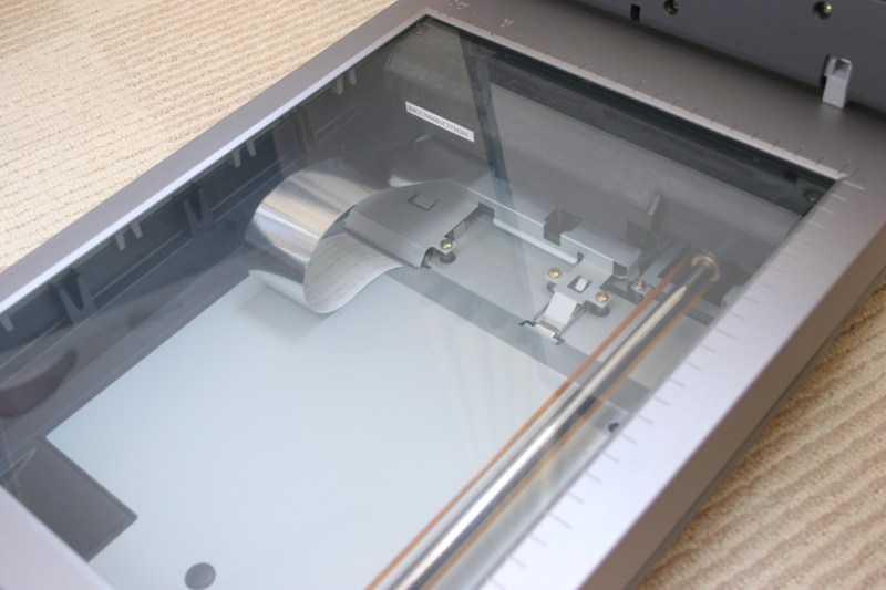 エプソン スキャナ 分解 （ガラス 汚れ クリーニング） | katsu部屋ブログ