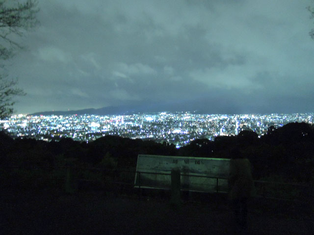 将軍塚の展望台で　京都の夜景を堪能