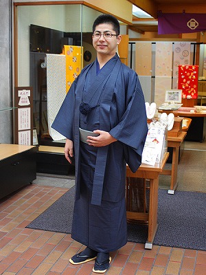 男のアンサンブル着物！ | 神戸・元町の着物専門店 丸太やの情景