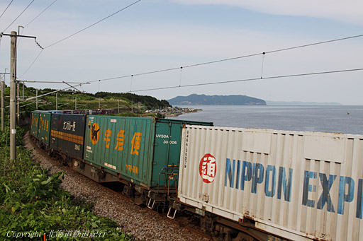 津軽海峡線をゆくコンテナ車