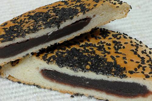 sesame on dark of  the moon bread by kudo-pan, 240508 2-7-s