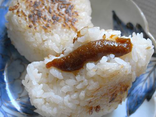 curry taste miso topped on baked rice balls, 240820 2-4-p-s