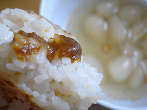 curry taste miso topped on baked rice balls, 240820 2-5-p-s