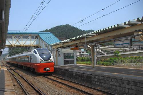 rapid service train of aoimori railway bound for aomori stn at asamushi-onsen stn.,  240630 1-nx2-s