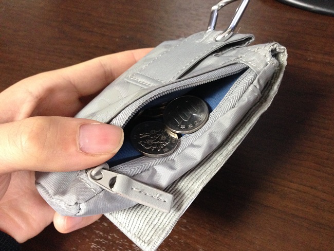 ゲーセンに赴く際の三種の神器 携帯 財布 カード類 N01rmemo