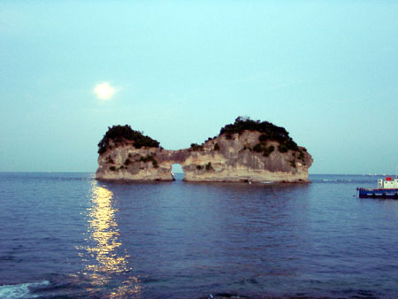 円月島